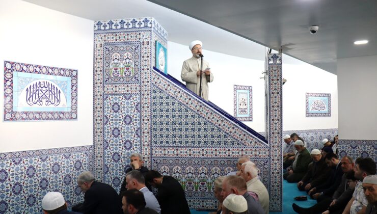 Diyanet İşleri Başkanı Erbaş, Viyana Merkez Camisi’nde hutbe irat etti: