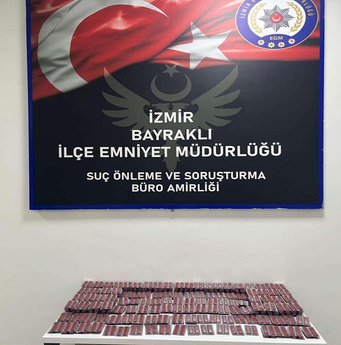 İzmir’de 5 bin 488 sentetik uyuşturucu hap ele geçirildi