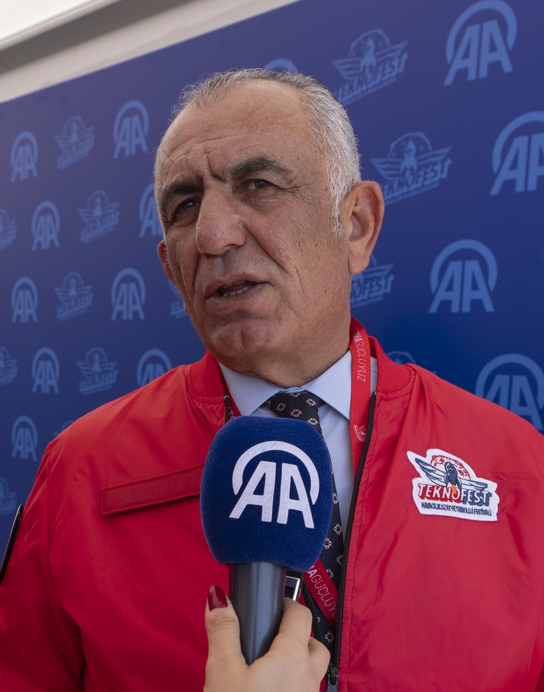 KKTC Milli Eğitim Bakanı Çavuşoğlu, TEKNOFEST KKTC’deki AA standını ziyaret etti: