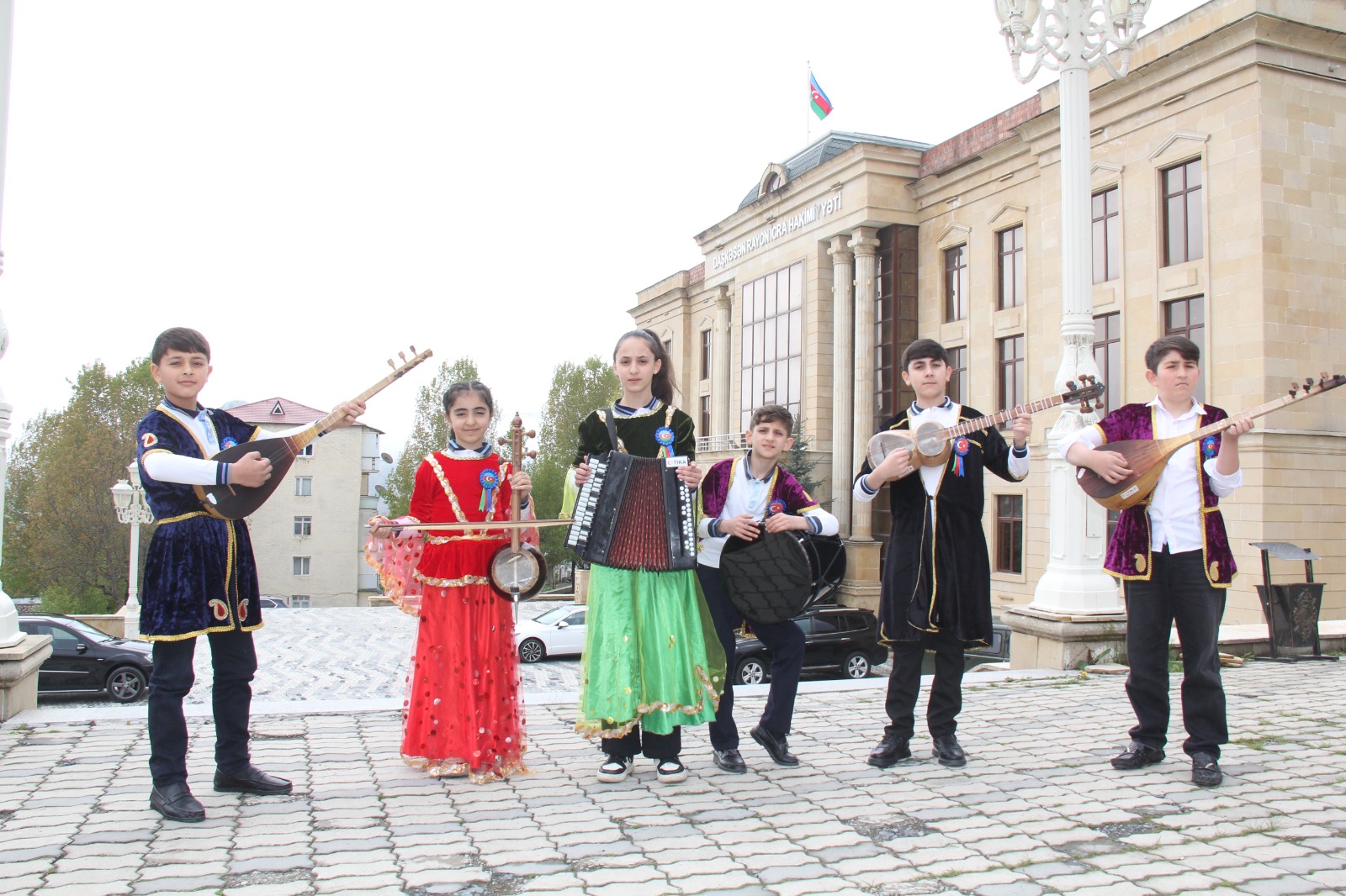 TİKA’dan Azerbaycanlı çocuklara müzik aletleri desteği