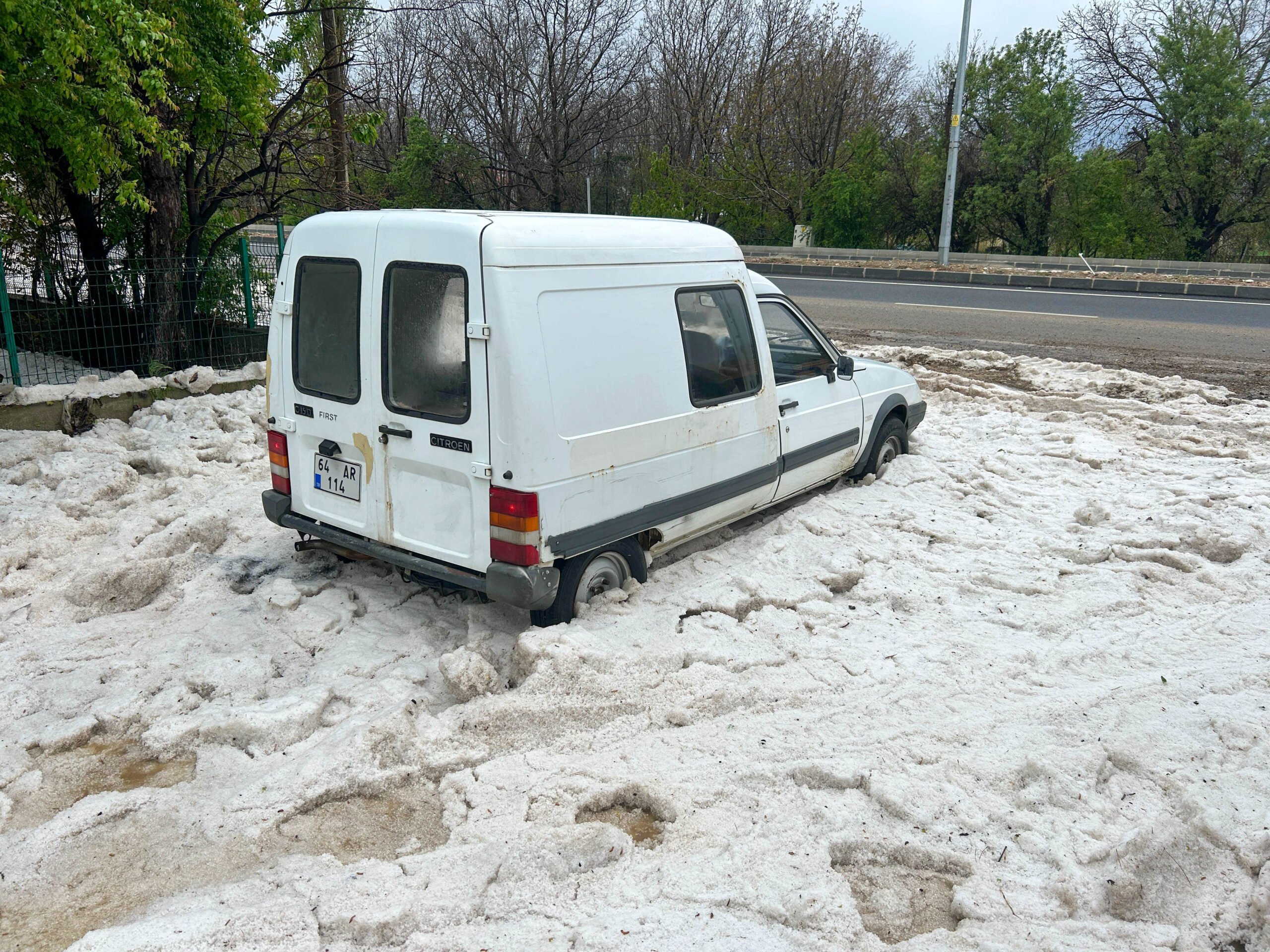 Uşak’ta sağanak ve dolu etkili oldu