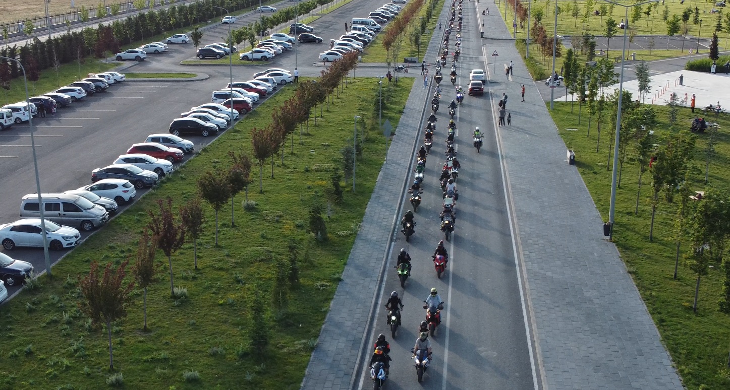 Kayseri’de motosiklet grubu uyuşturucuyla mücadele için sokaklarda tur attı