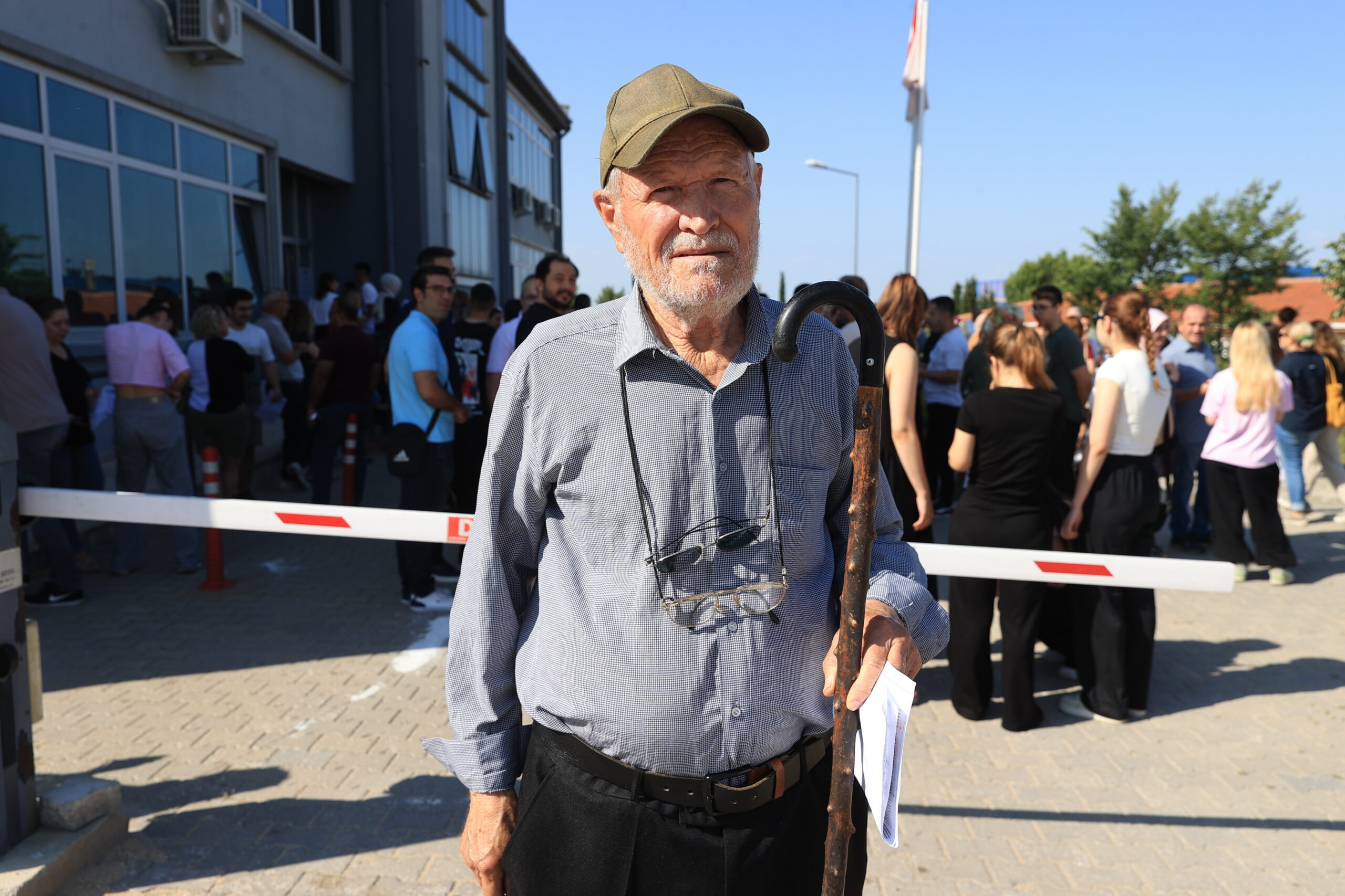 YKS’nin 81 yaşındaki “en yaşlı” adayı bu yıl 8. kez üniversite sınavına girdi